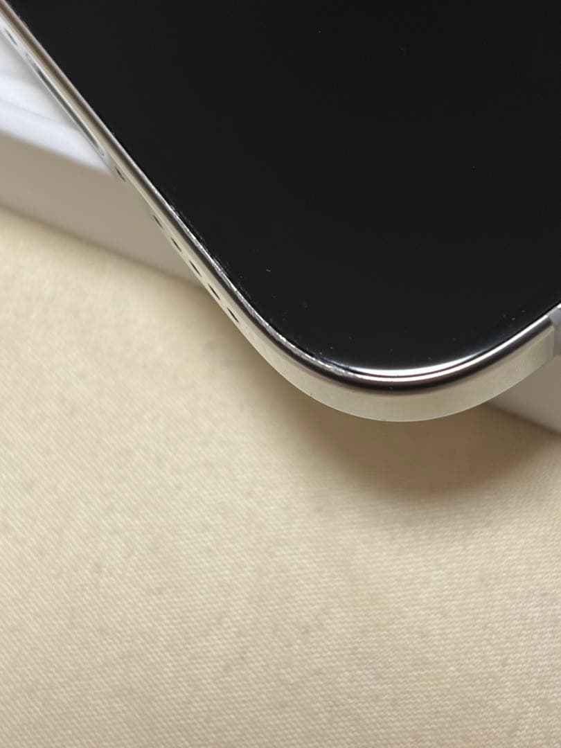 綺麗　iPhone 16Pro 256GB ホワイトバッテリー99%SIMフリー