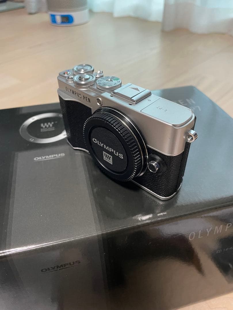 OLIMPAS　PEN オリンパス　E-P7 ボディとカメラジャケット