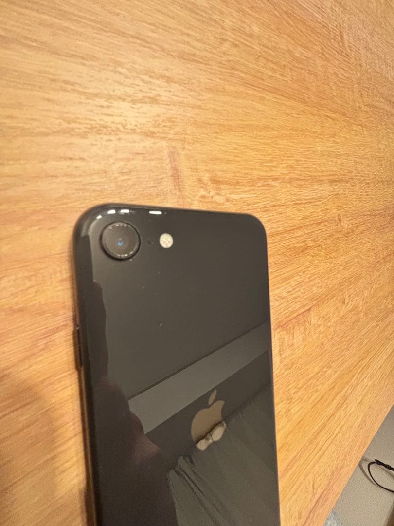 Apple iPhone SE ブラック SIMロックなし