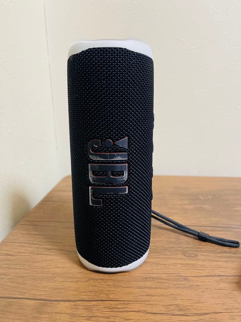 JBL FLIP6 ワイヤレススピーカー　白黒
