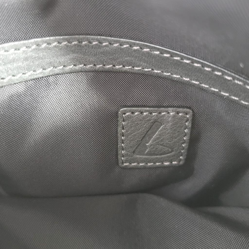 【ぺこ】土屋鞄トーンオイルヌメ クロスボディバッグレザー　ブラック黒　美品