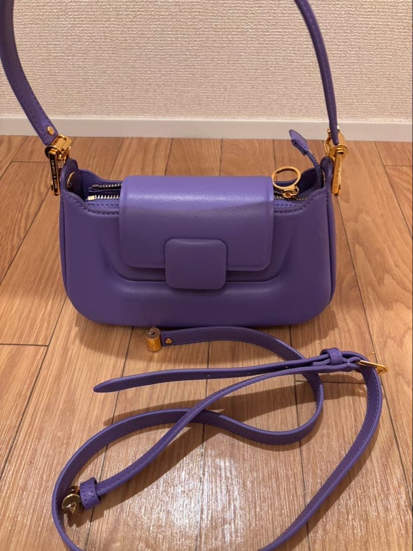Charles & Keith チャールズ&キース　パープル ショルダーバッグ