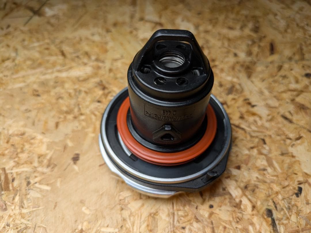 ABARTH 595 フューエルキャップ