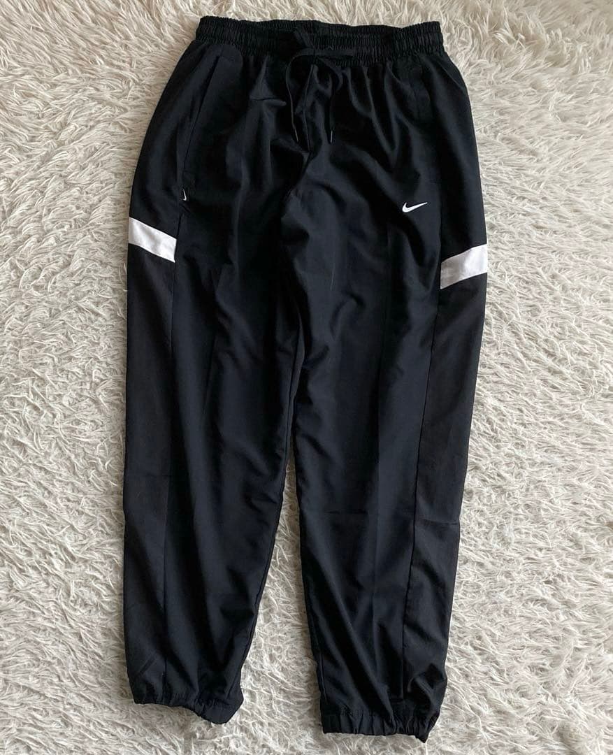 @NIKE ウーブン　上下セットアップ　L 黒　白