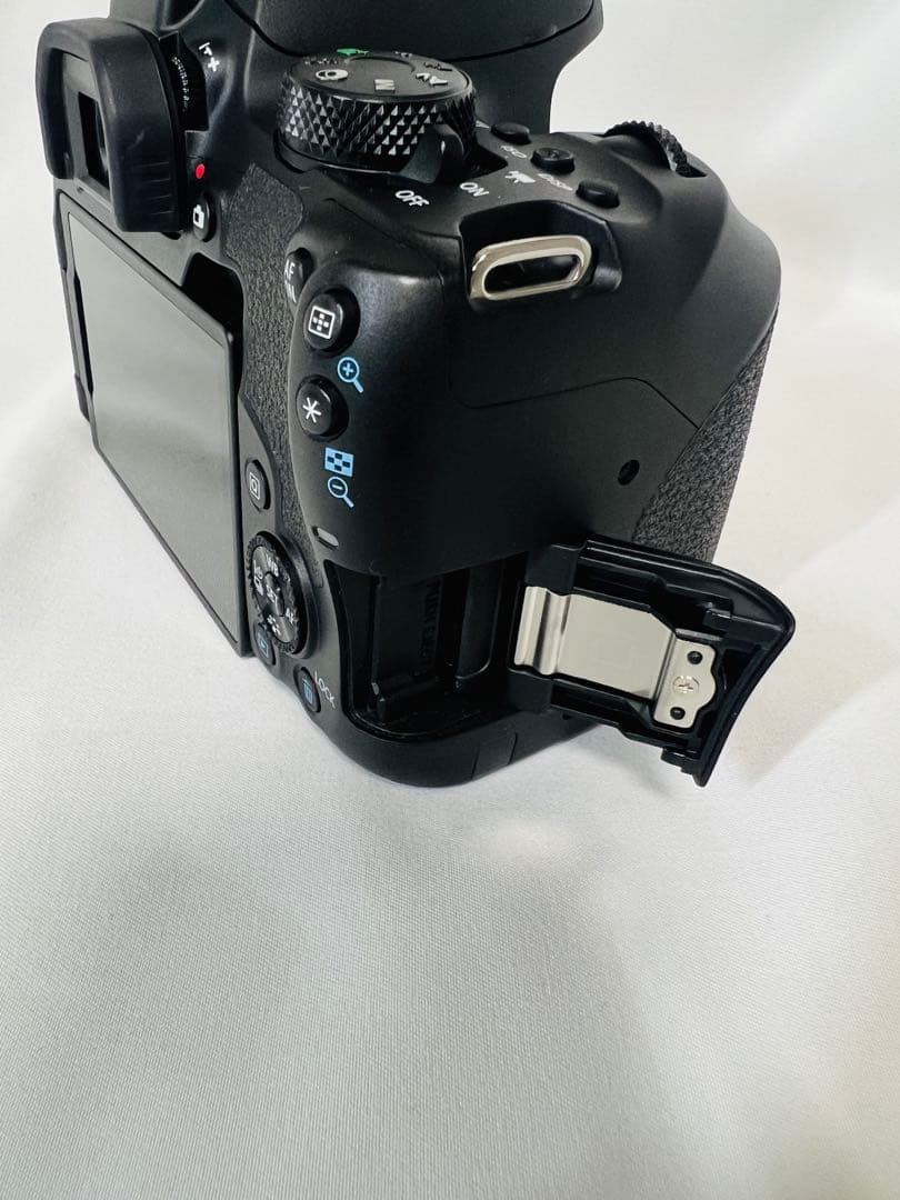【美品】Canon EOS Kiss X10i ボディ 管理：#CAM001