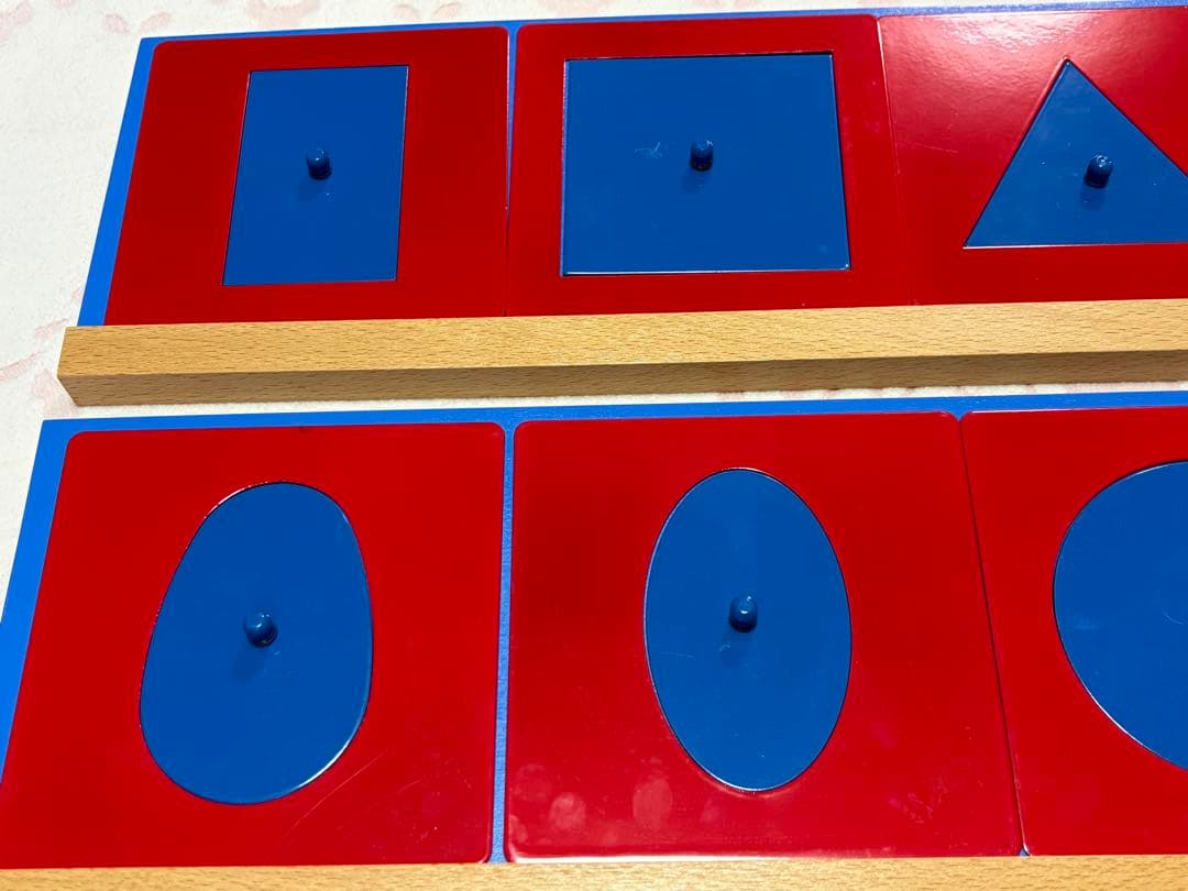 モンテッソーリ　メタルインセッツ、台座、トレイ　３点セット