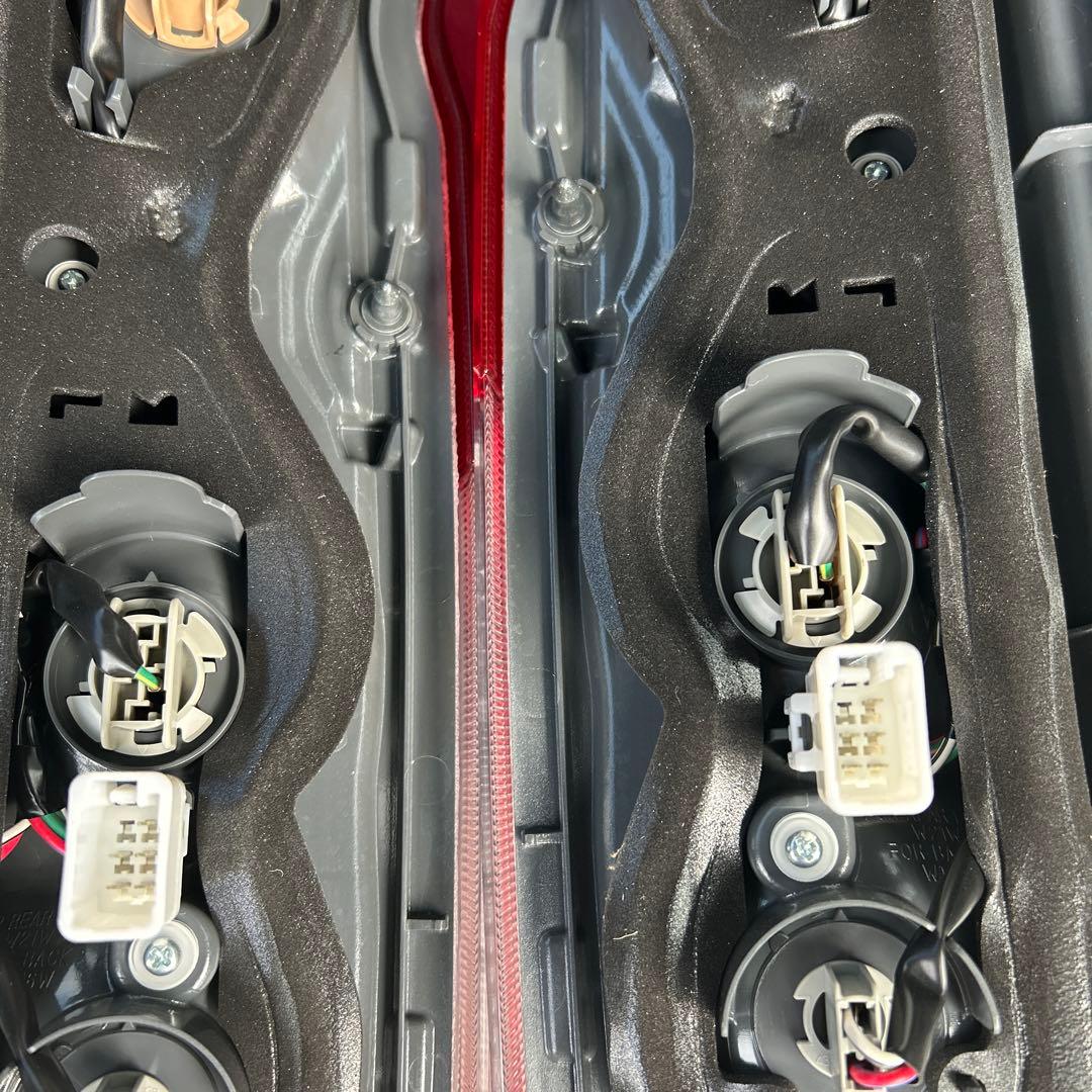 ハイエース　200系　ダークプライムs 新車外し