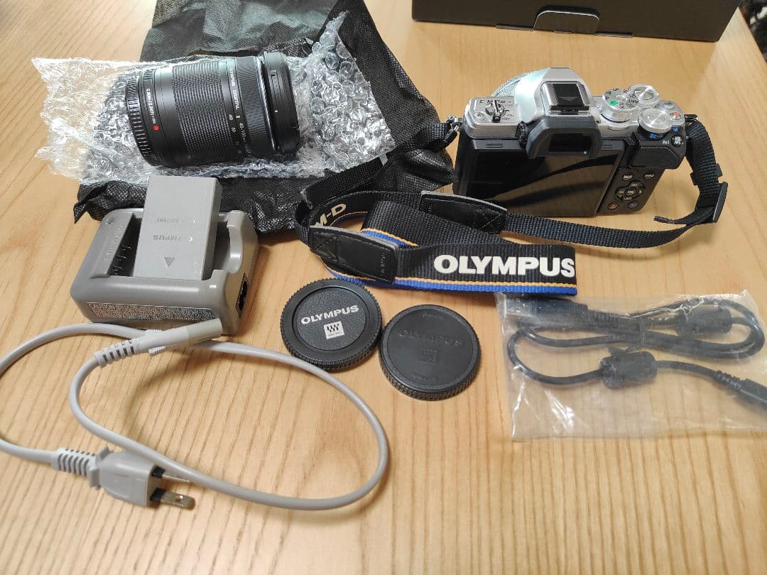 OLYMPUS E-M10 Mark III EZダブルズームキット