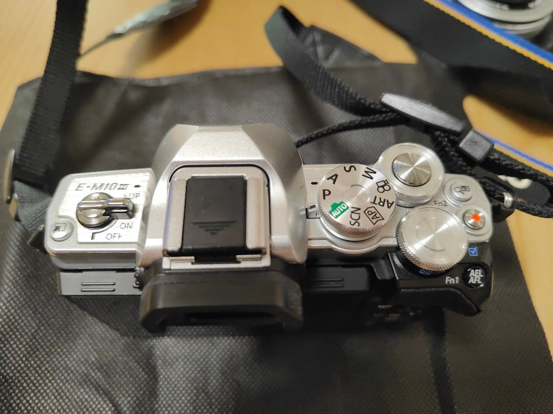 OLYMPUS E-M10 Mark III EZダブルズームキット