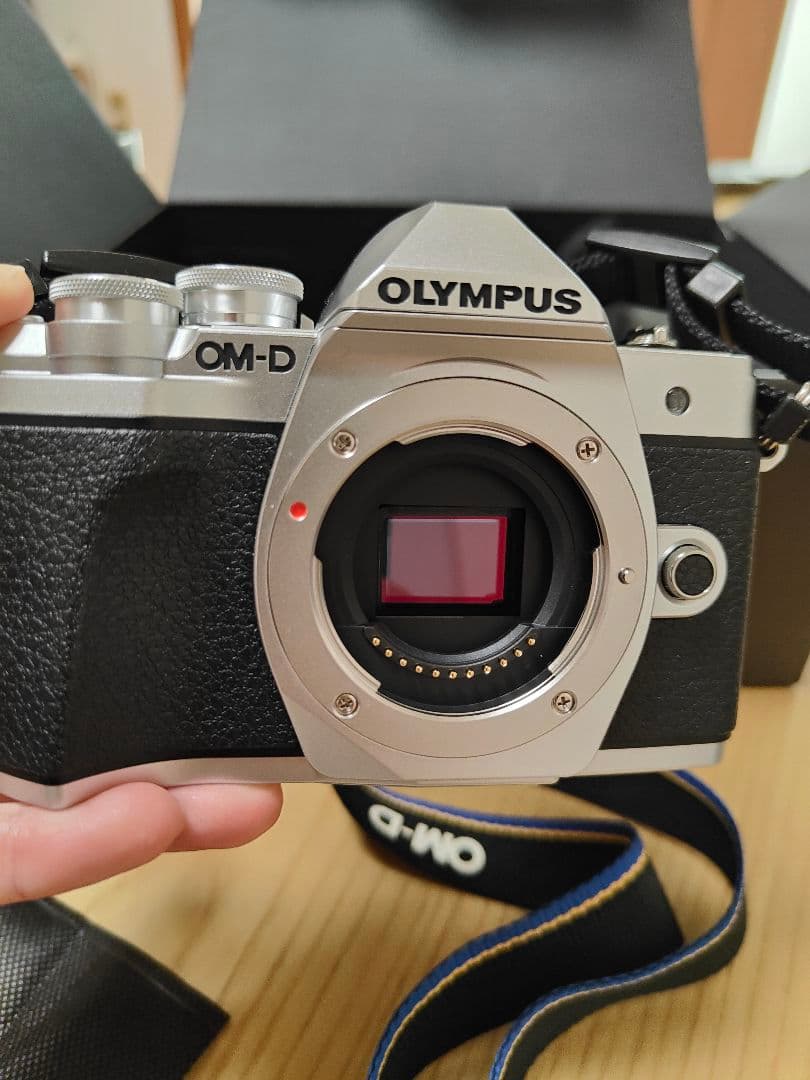 OLYMPUS E-M10 Mark III EZダブルズームキット