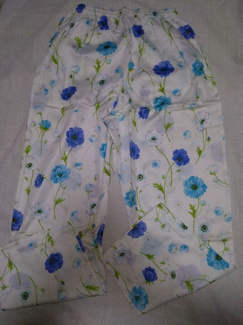 新品タグ付き☆ミラショーン　パジャマ上下　コットン綿サテン　Mサイズ　花柄ブルー