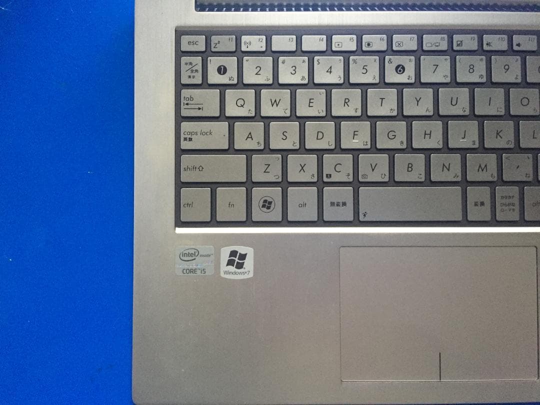 ASUS UX31E 13.3型液晶/SSD256G　薄型・コンパクト パソコン