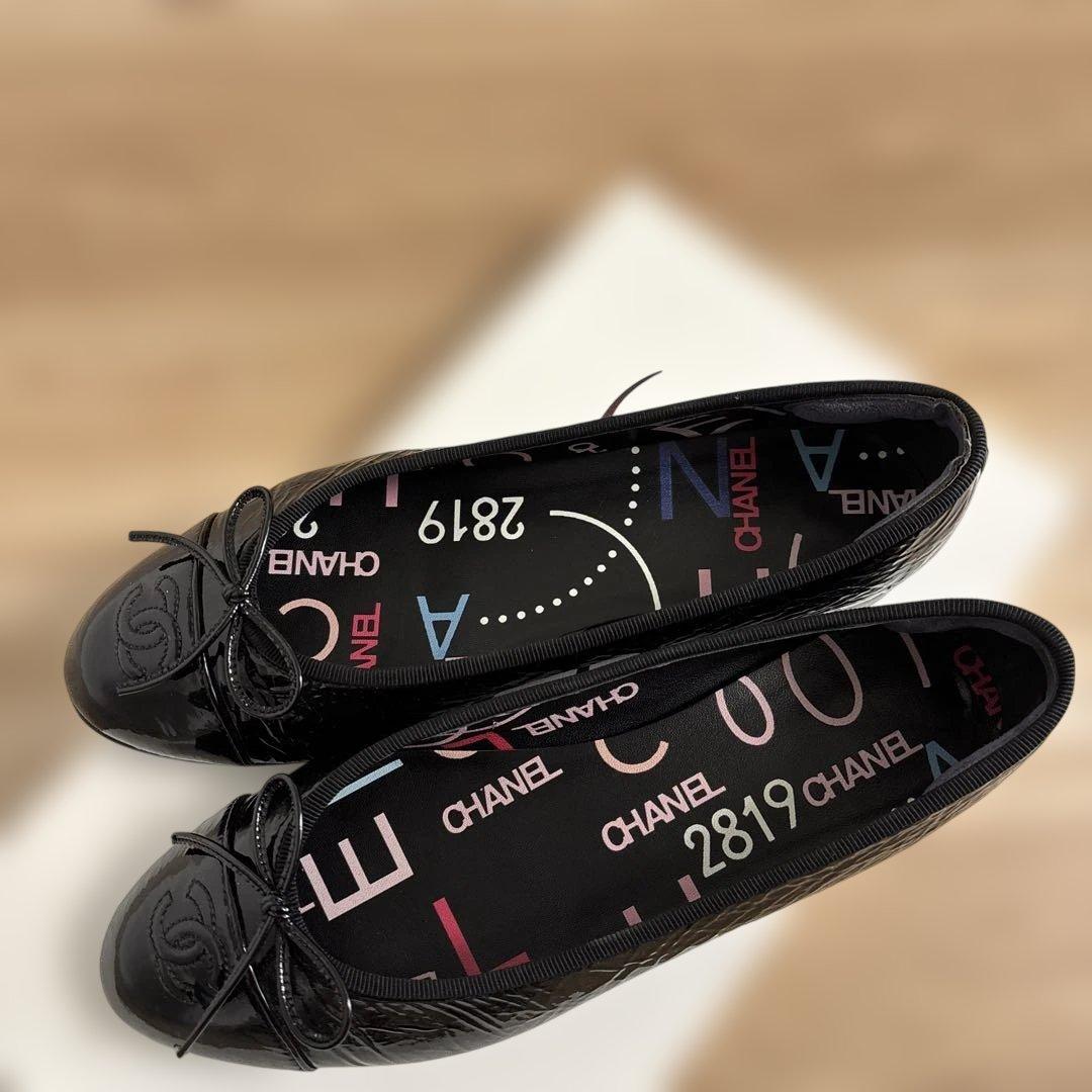 SHANEL エナメルフラットシューズ
