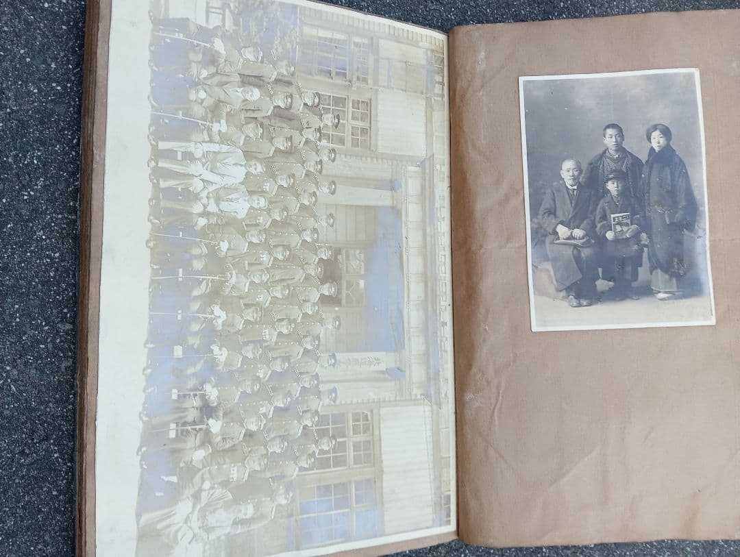 満州の古い写真８１枚、新聞の切抜２８枚が、貼り付け、建築　死体、自動車、戦闘機