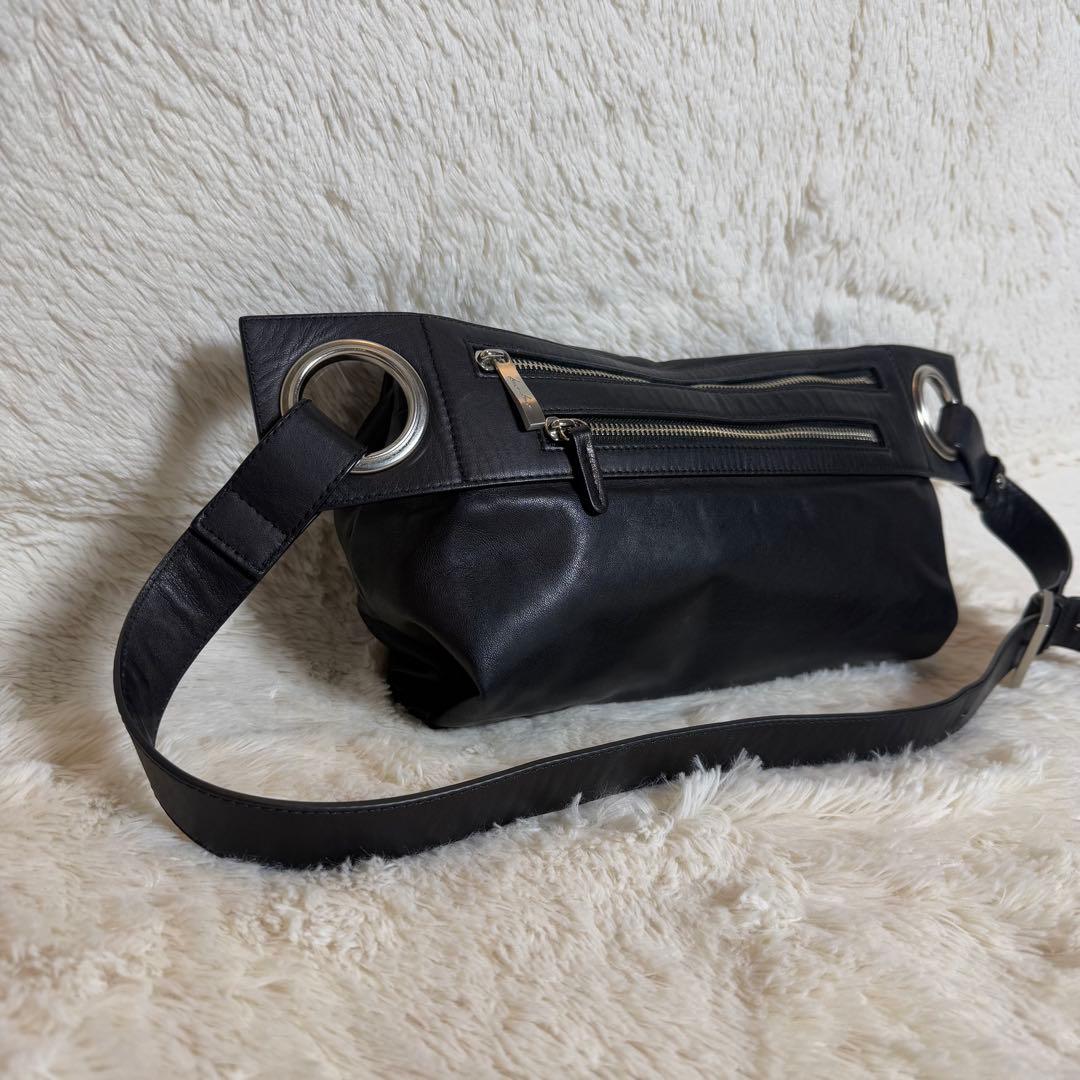 美品　kawa-kawa カワカワ　レザー　ボディバッグ　斜めがけ　肩掛け　金具