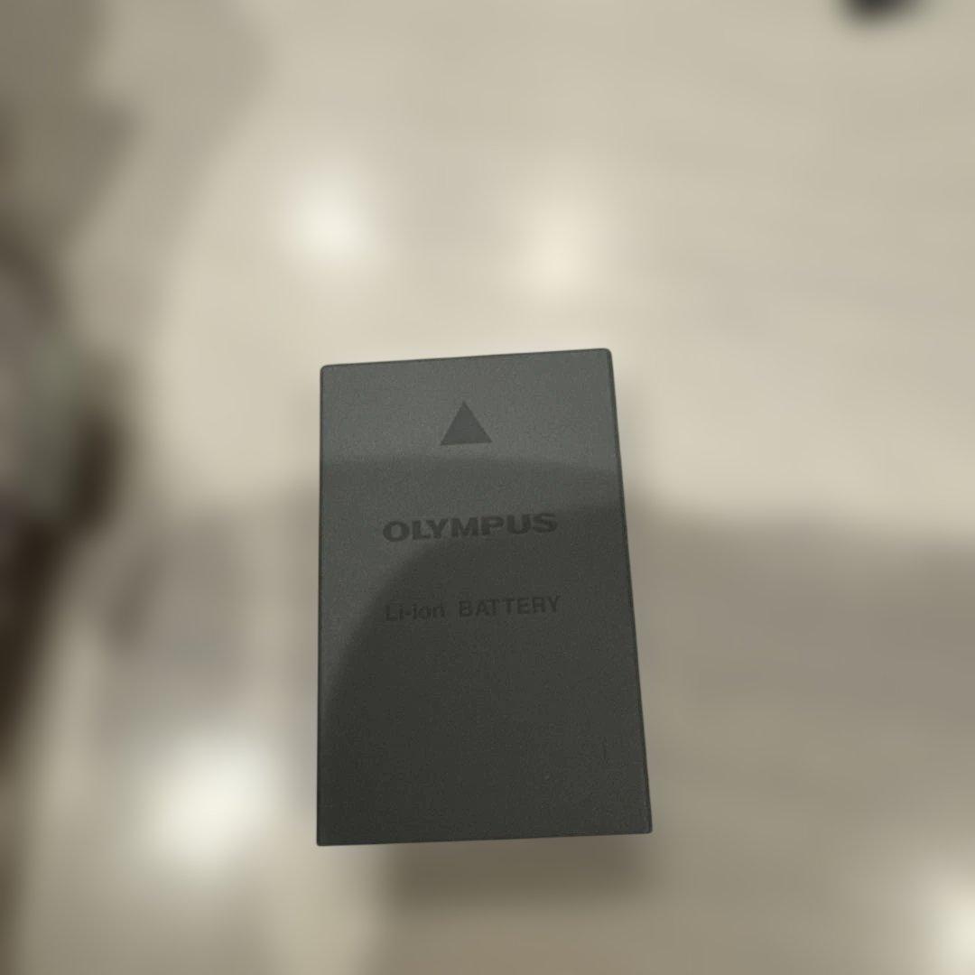 ナ*ラ様 OLYMPUS オリンパス　白　デジタルカメラ小形　軽量