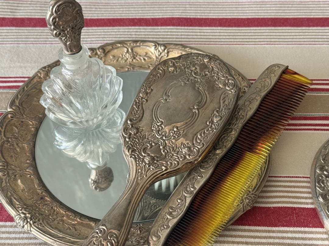 アンティーク　シルバーのバニティ5点セット