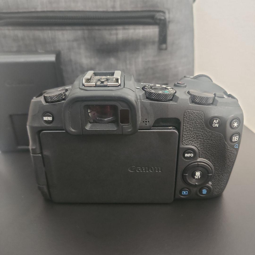 Canon EOS RP本体と付属品