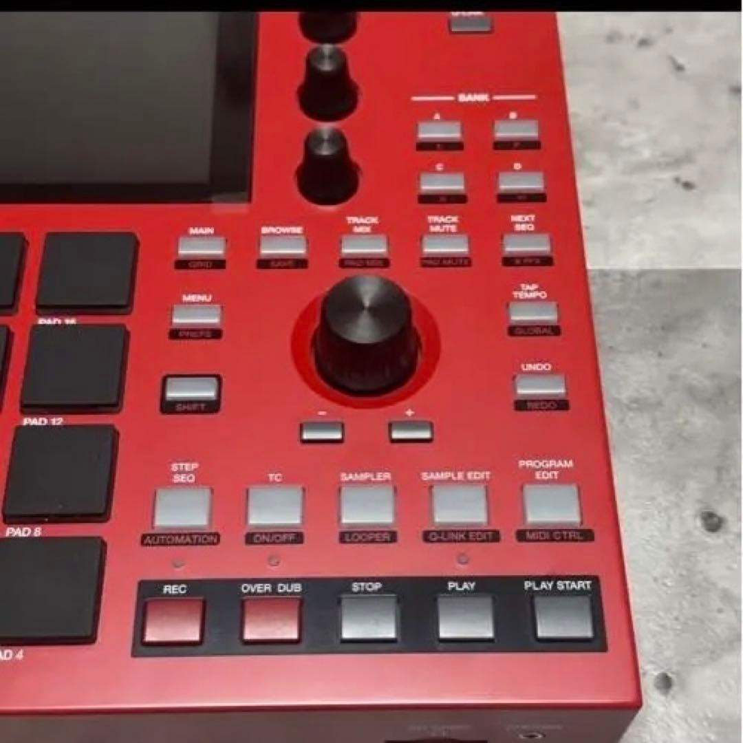 AKAI MPC ONE+ 赤