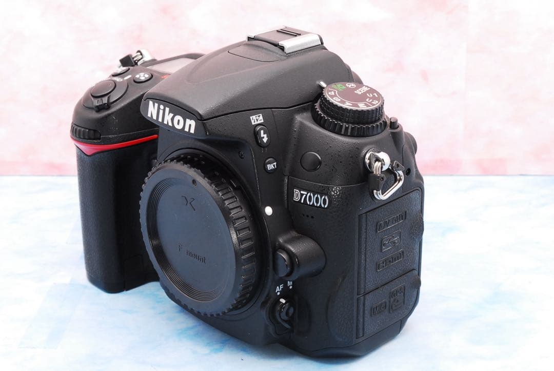 ニコン D7000☆一眼レフカメラ☆超望遠レンズ＆三脚☆遠距離撮影バッチリ！