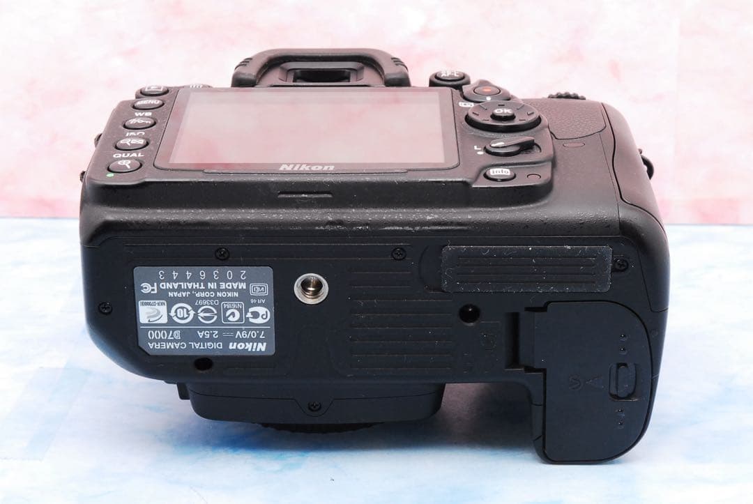 ニコン D7000☆一眼レフカメラ☆超望遠レンズ＆三脚☆遠距離撮影バッチリ！