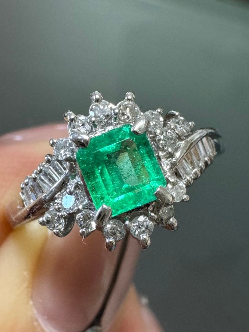 Pt900 プラチナ　エメラルド ダイヤモンド　リング