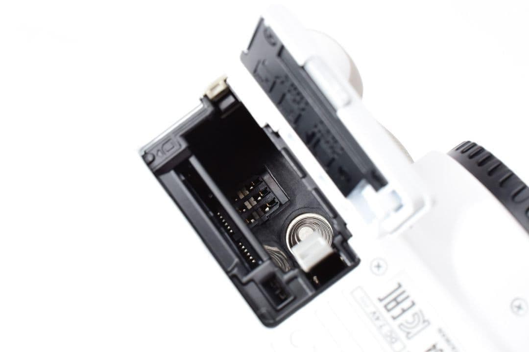 新品級✨️キヤノン EOS KissX7 ホワイト✨️単焦点 ダブルレンズ 軽量