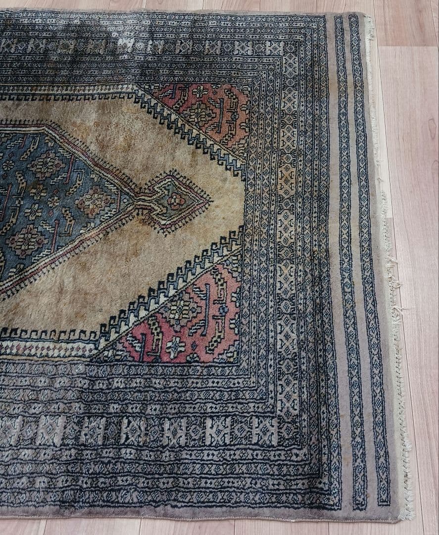 Y3080 パキスタン絨毯 ウール 手織り 193×125㎝ トライバルラグ