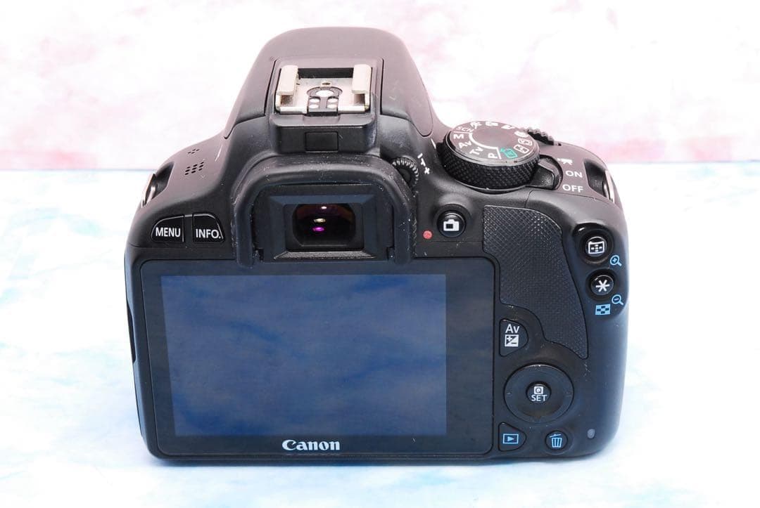 Canon Kiss X7✨手ぶれ補正✨バッグ＆ミニ三脚✨一眼レフカメラ