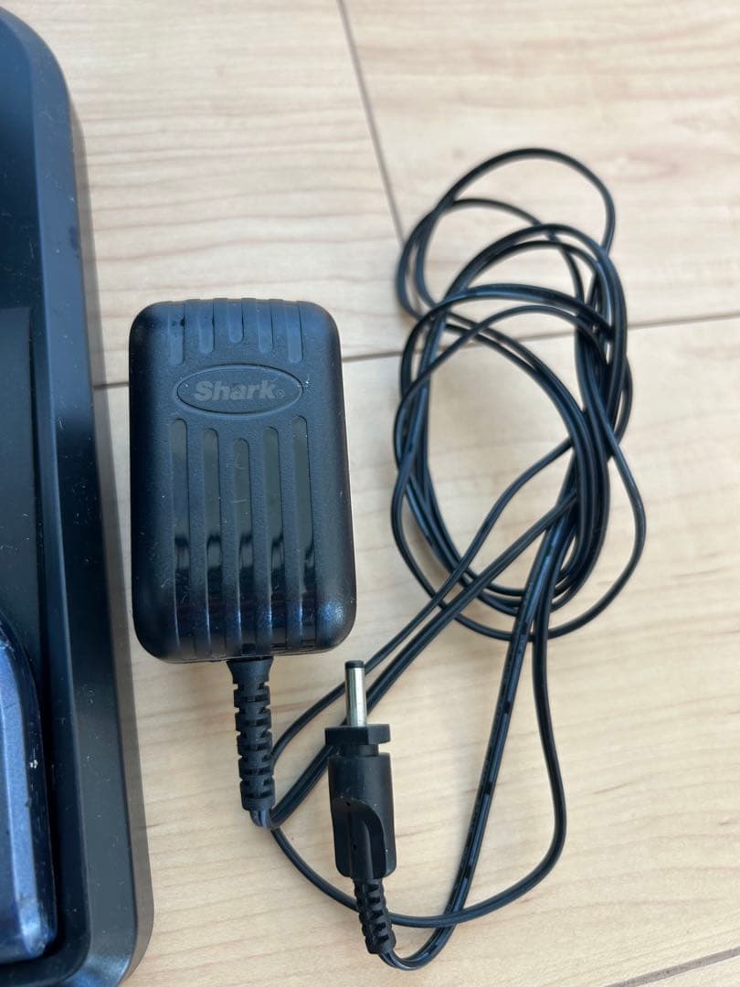 Shark スティッククリーナー 本体 充電器 オプションパーツ付き