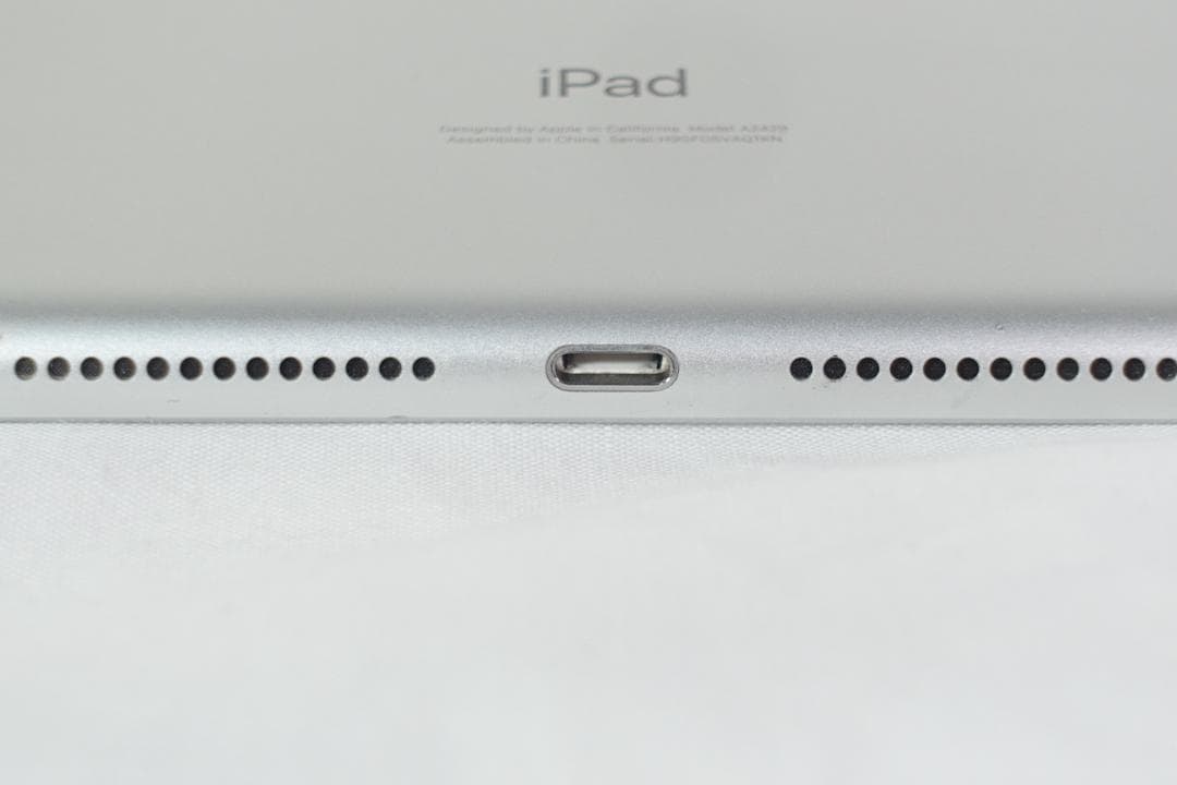 美品 iPad 第8世代 Cellular シルバー 32GB A2429