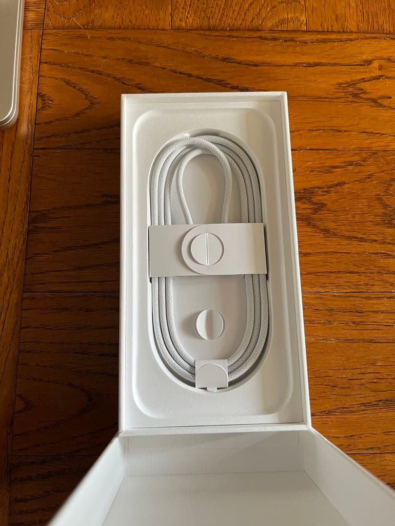 iPhone 16Pro ホワイトチタニウム　本体