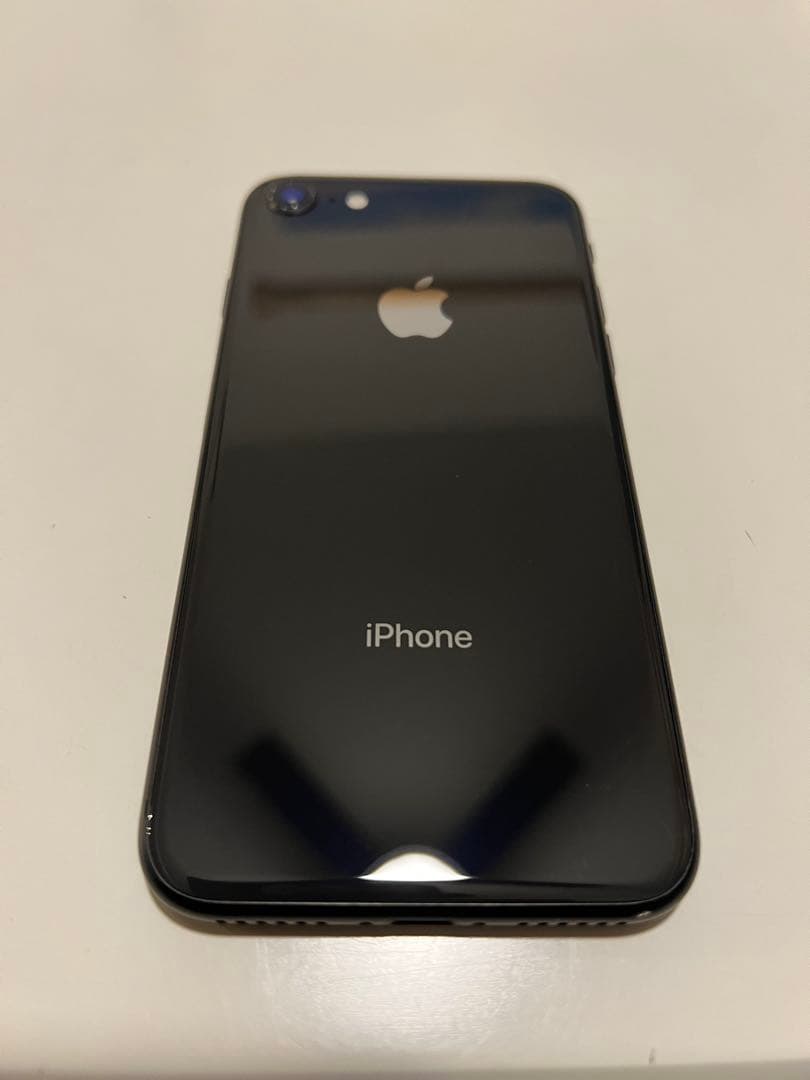 ★送料無料★iPhone8★SIMフリー 64ＧＢブラック　画面割れ