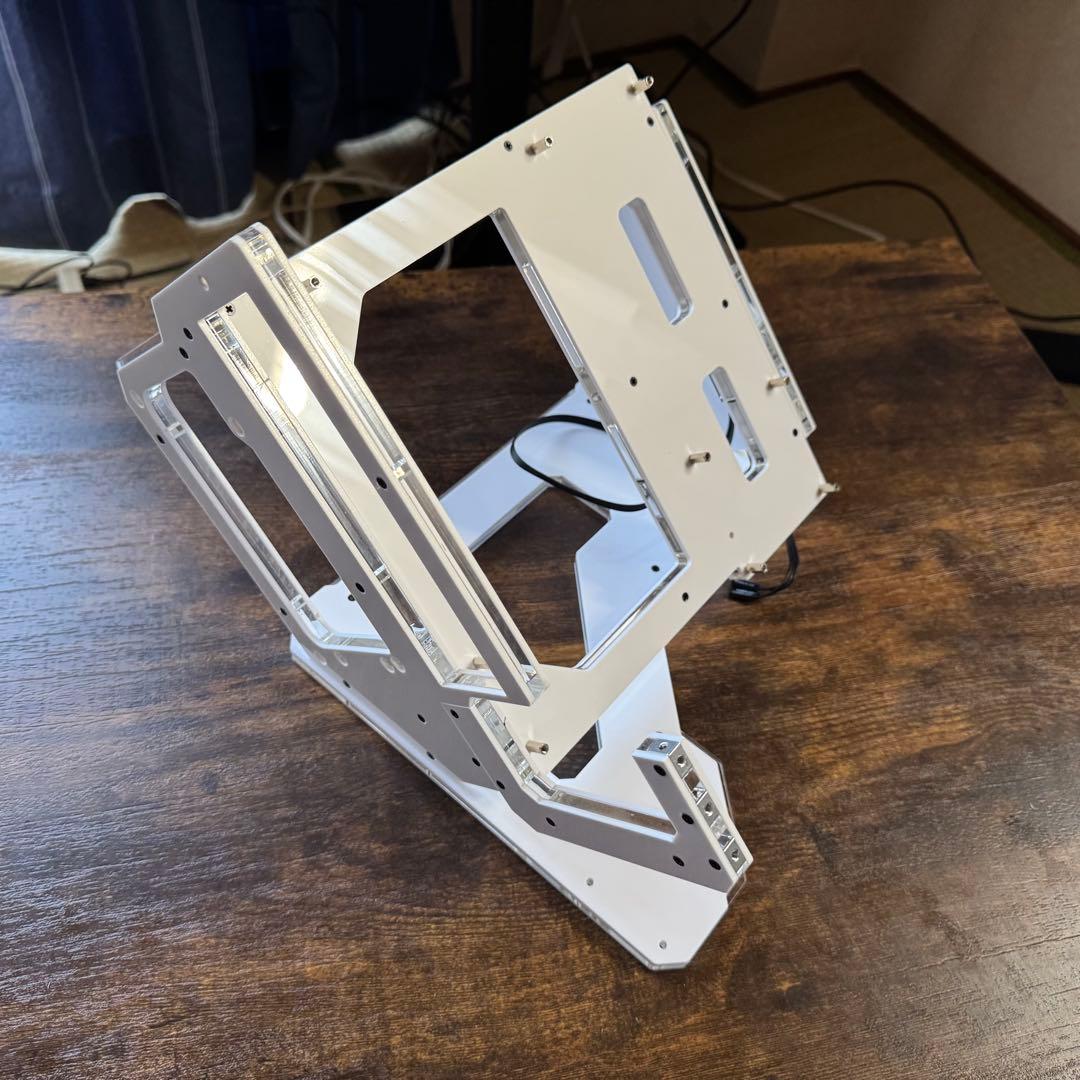 Geeek Rhino M mATX オープンエアケース ホワイト