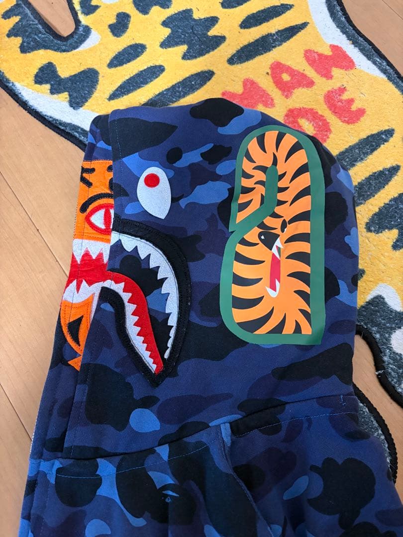 りんりんA Bathing Ape シャークパーカー Mサイズ