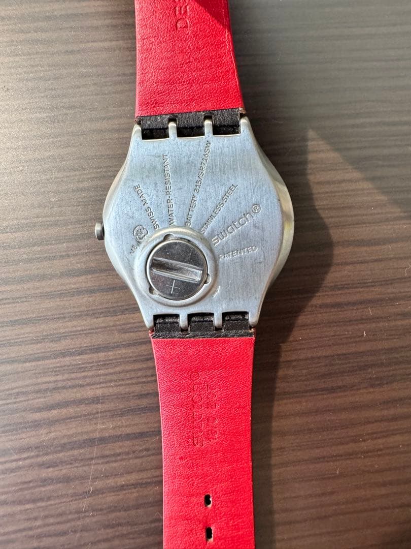 m*送様 値下げ！【激レア】SWATCH 映画007 Qモデル 2Q SS07Z