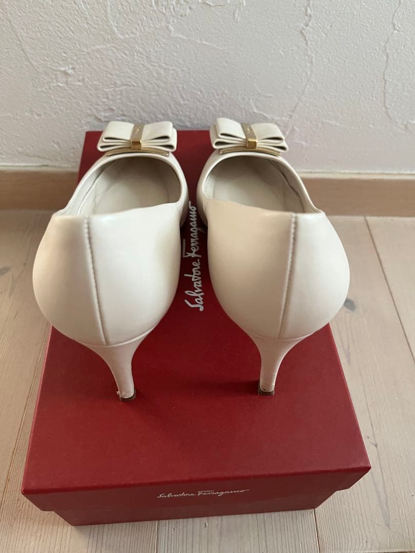 最終価格　Ferragamo フェラガモ　パンプス 24.5 リボン ヒール８D