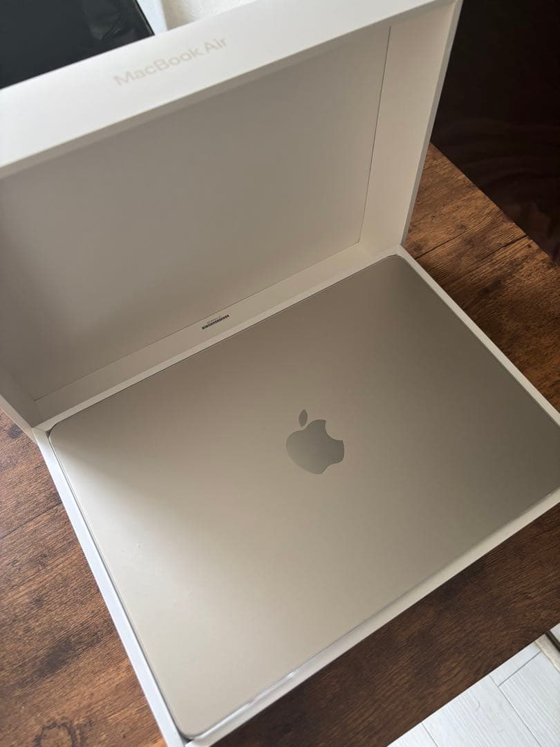 Apple MacBook Air スターライト本体