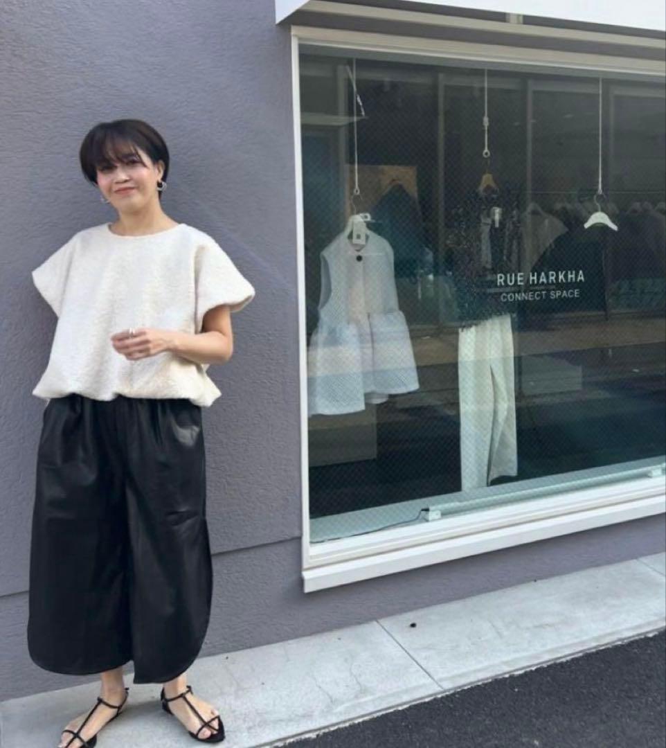 hailee レザー風パンツ　キュロット