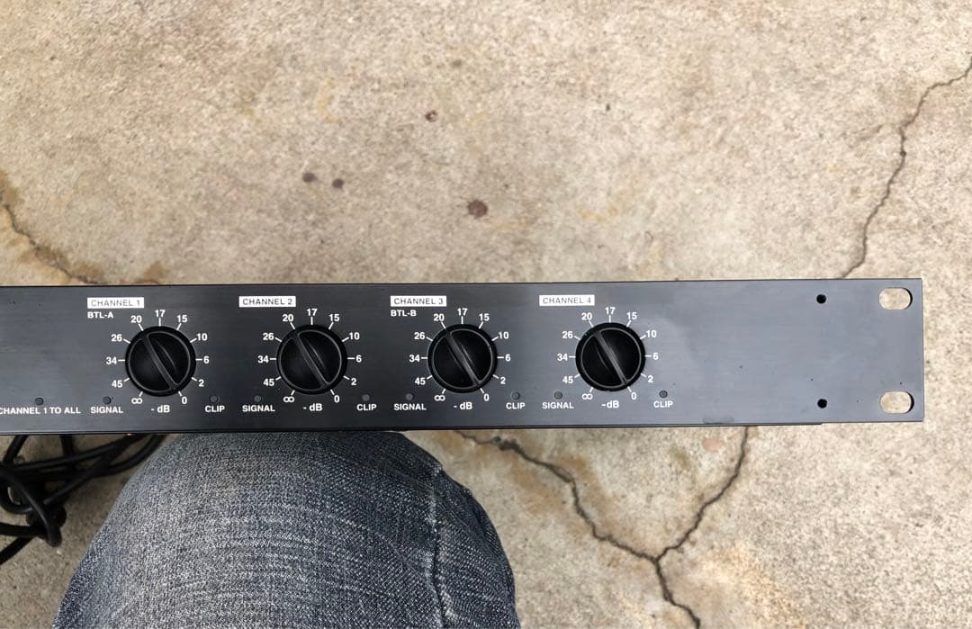 アンプ BOSE 4 CHANNNEL POWER AMPLIFIER 1200 VI