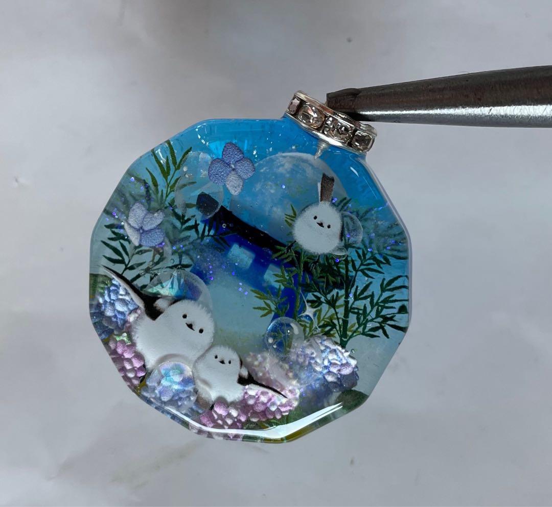 RUKURUKU/紫陽花と鳥居とシマエナガ　蓄光　オルゴナイトキーホルダー