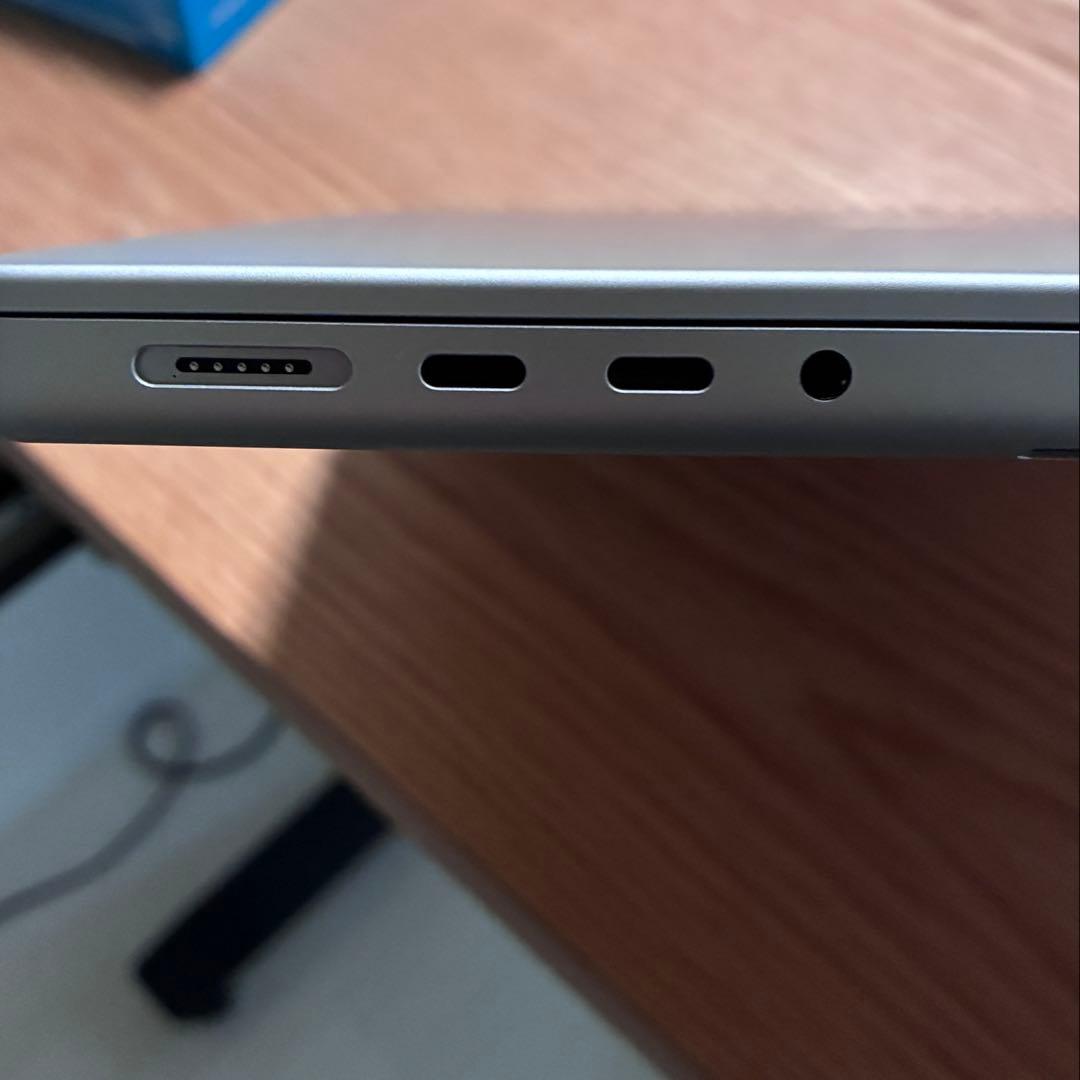 美品 MacBookPro M4Pro 24GB 1TB シルバー