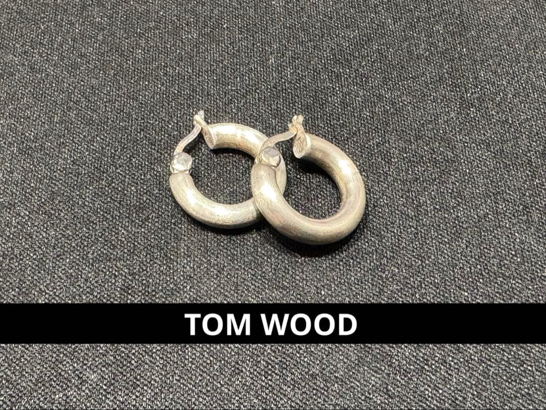 Tom Wood サテン フープピアス