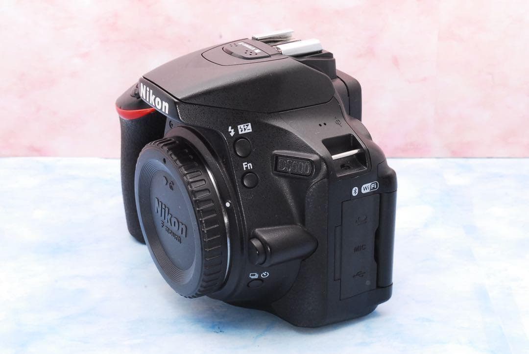 ニコン D5600☆一眼レフカメラ☆高性能☆Wi-Fi＆Bluetooth