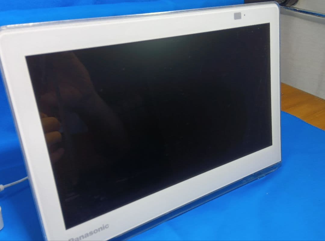 パナソニック 10V型 UN-10E9-W　ワイヤレス液晶TV 3.5時間使用可