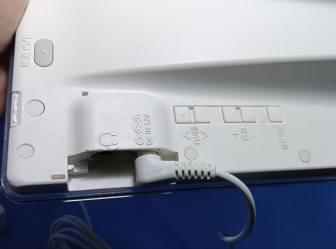 パナソニック 10V型 UN-10E9-W　ワイヤレス液晶TV 3.5時間使用可