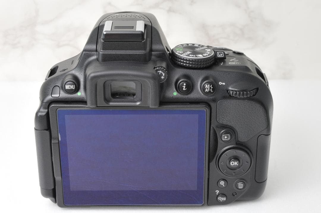 ショット数新品級❣️美品 Nikon D5300⭐️Wi-Fi スマホ転送 一眼レフ