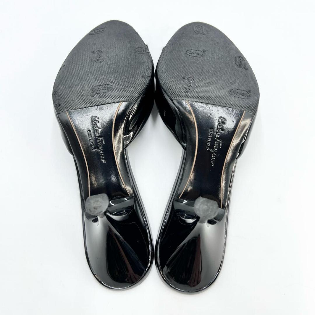 フェラガモ ミュール サンダル 黒エナメル リボン 6 1/2C 美品 23.5