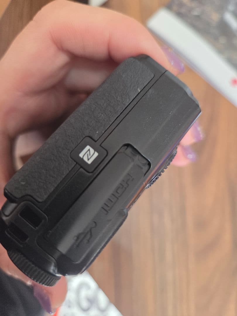 Nikon COOLPIX A900 本体と付属品