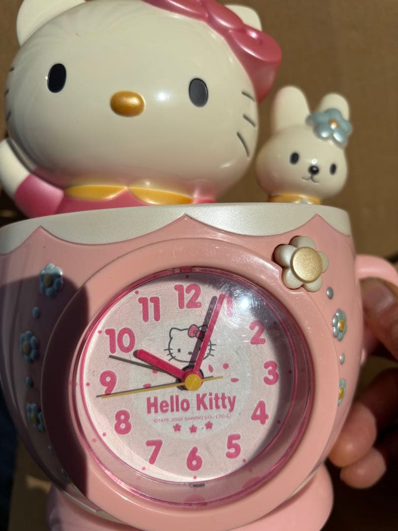 可愛いハローキティのティーカップ型目覚まし時計　ピンク作動品　きれい